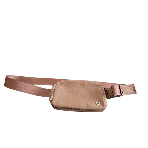NWT Lululemon belt bag in rose color - Picture 1 of 3